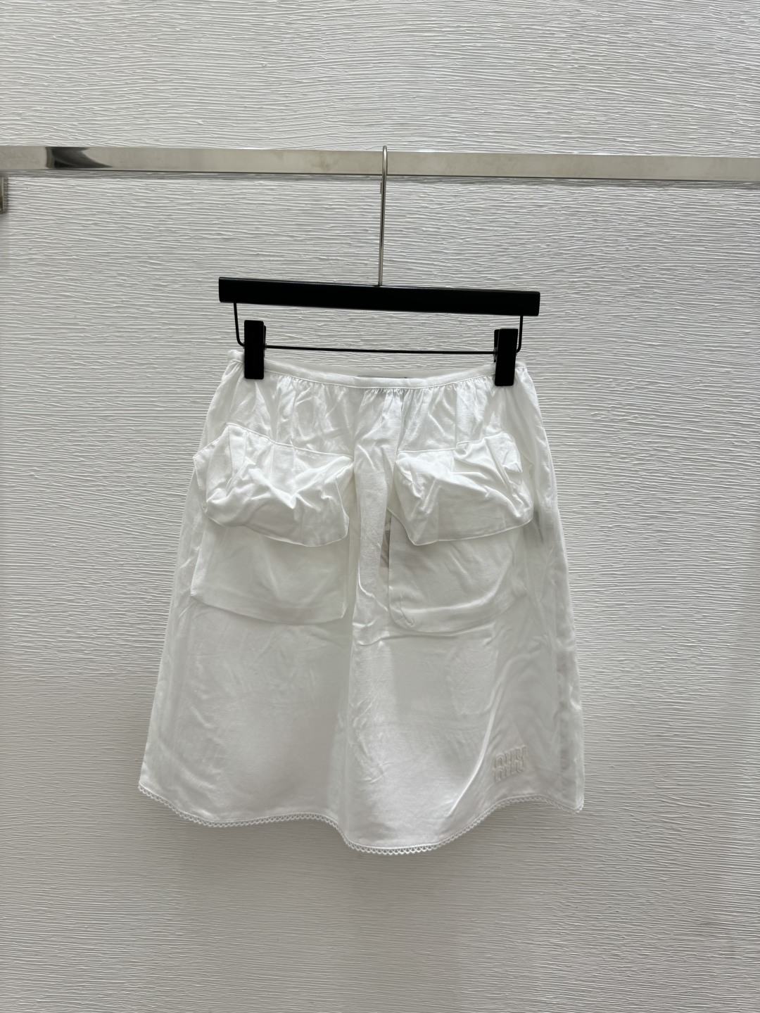 🆕M家🆕 春夏新款 纯色简约半裙颜色：白色尺码：36.38.40