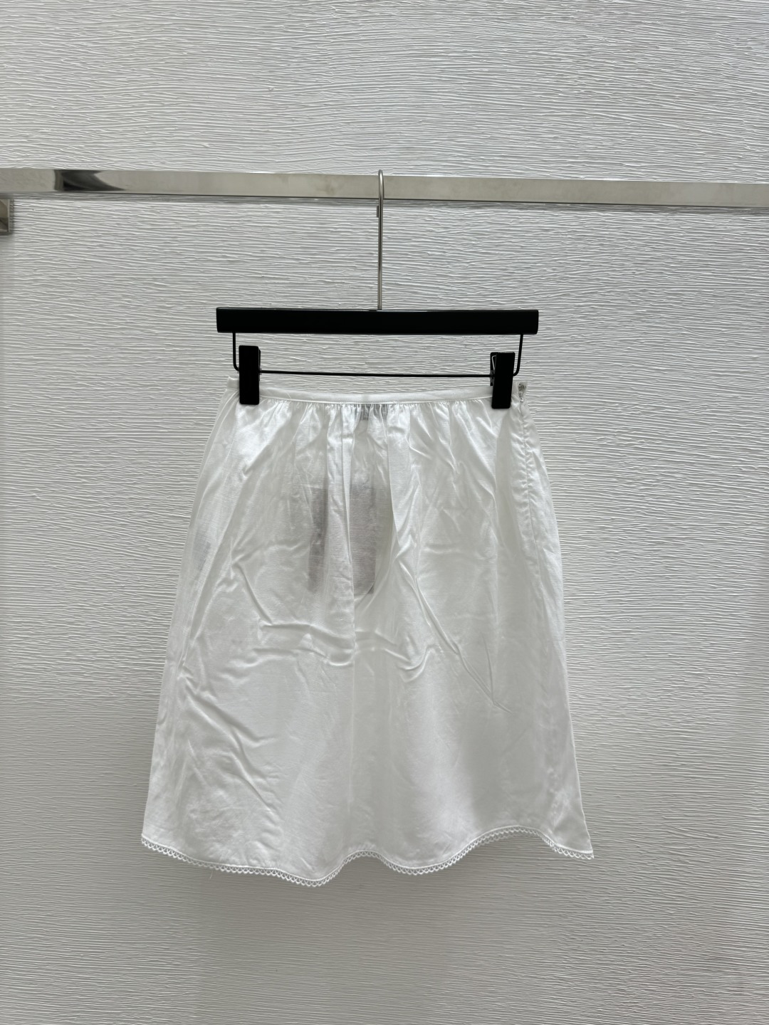 🆕M家🆕 春夏新款 纯色简约半裙颜色：白色尺码：36.38.40