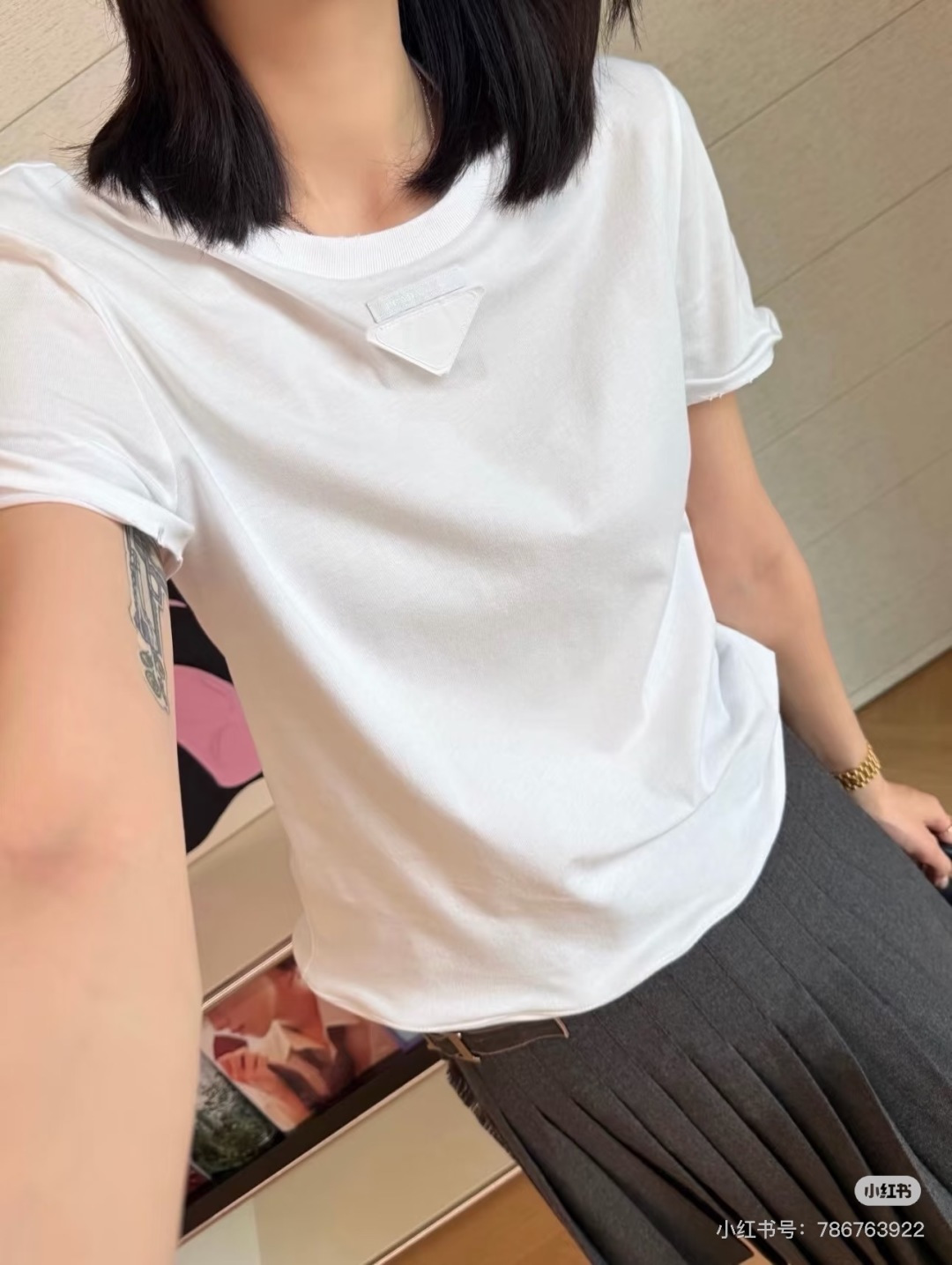 🆕P家🆕 春夏新款 纯色简约圆领短袖颜色：白色 咖啡尺码：36.38.40