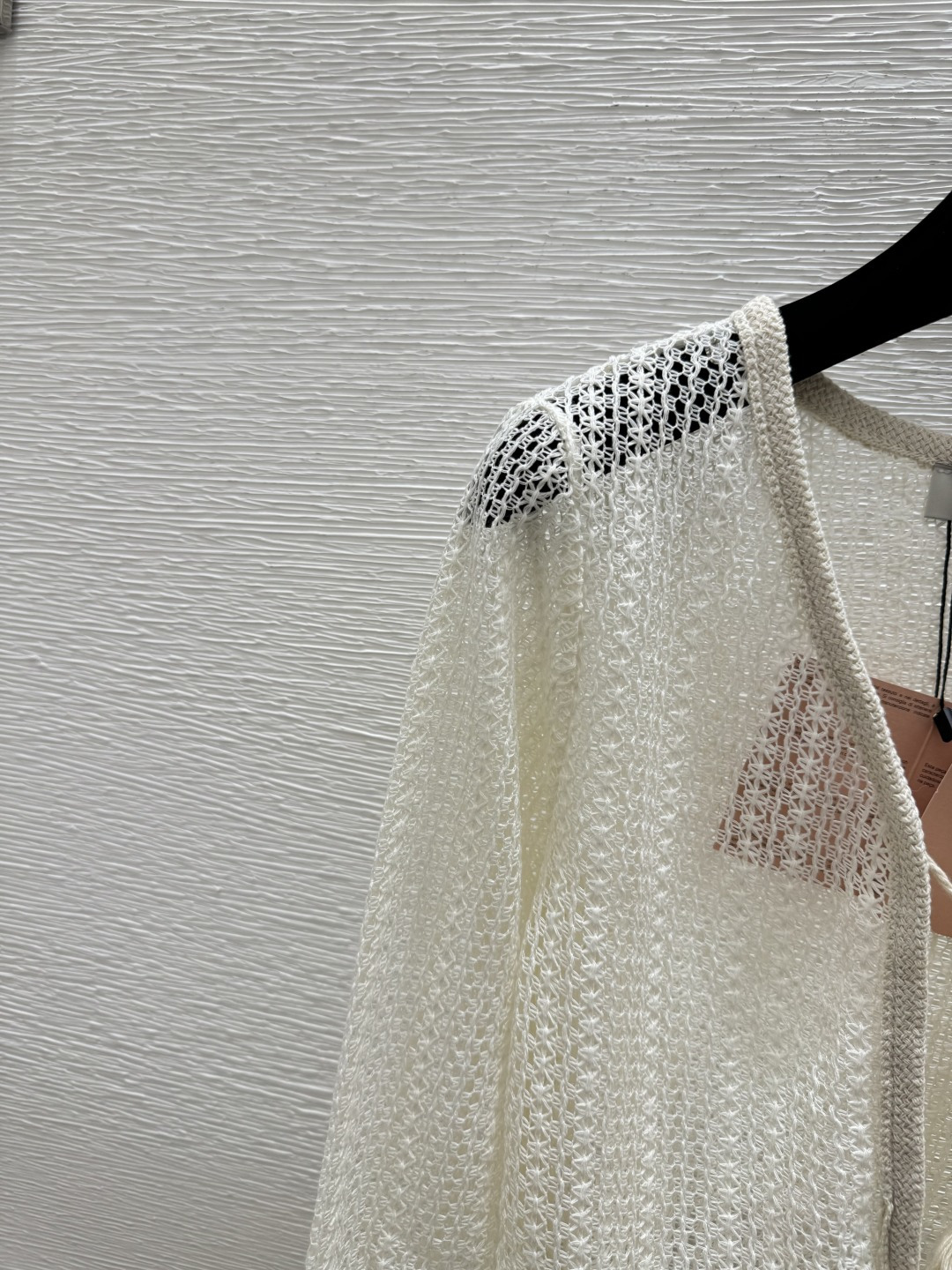 🆕M家🆕 春夏新款 纯色简约镂空V领针织长袖开衫颜色：白色尺码：36.38.40