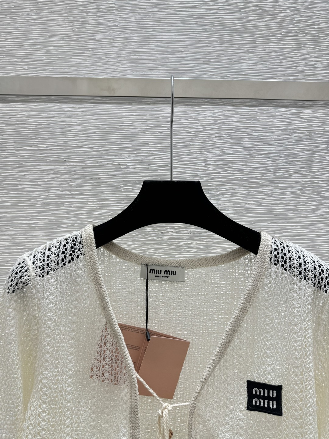 🆕M家🆕 春夏新款 纯色简约镂空V领针织长袖开衫颜色：白色尺码：36.38.40