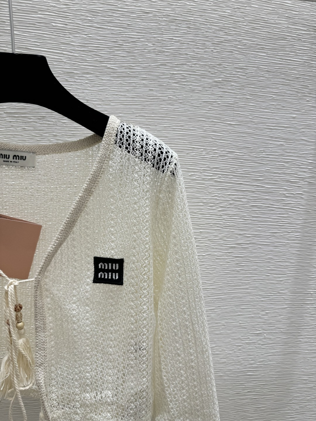 🆕M家🆕 春夏新款 纯色简约镂空V领针织长袖开衫颜色：白色尺码：36.38.40