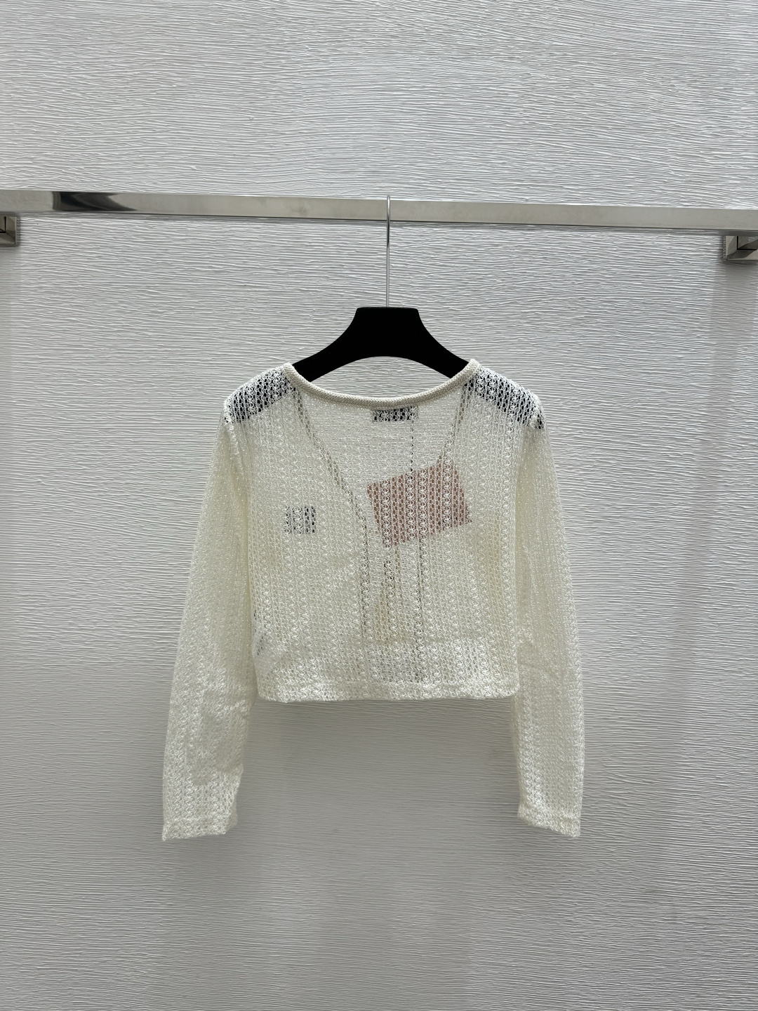 🆕M家🆕 春夏新款 纯色简约镂空V领针织长袖开衫颜色：白色尺码：36.38.40