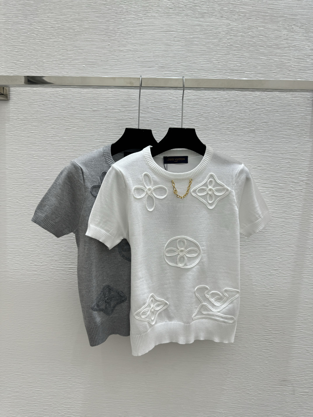 🆕L家🆕 春夏新款 纯色简约圆领针织短袖颜色：白色 灰色尺码：36.38.40