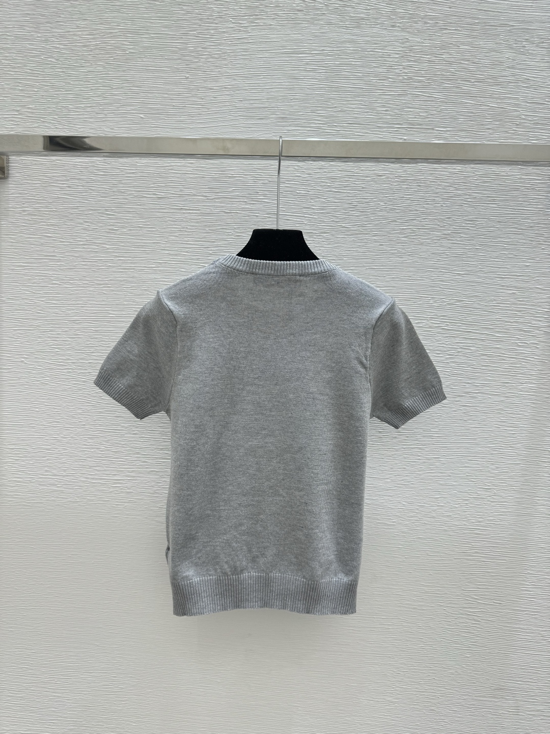 🆕L家🆕 春夏新款 纯色简约圆领针织短袖颜色：白色 灰色尺码：36.38.40