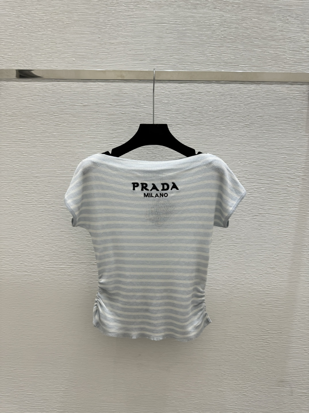 🆕P家🆕 春夏新款 撞色字母条纹针织短袖颜色：蓝色 灰色尺码：36.38.40