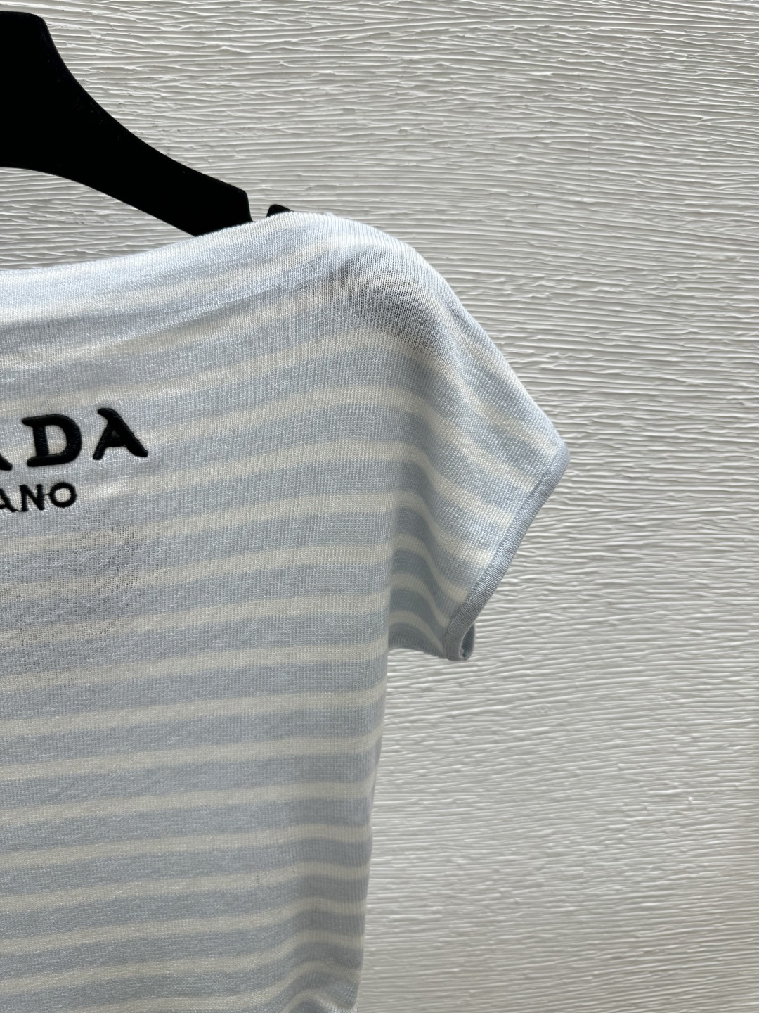 🆕P家🆕 春夏新款 撞色字母条纹针织短袖颜色：蓝色 灰色尺码：36.38.40