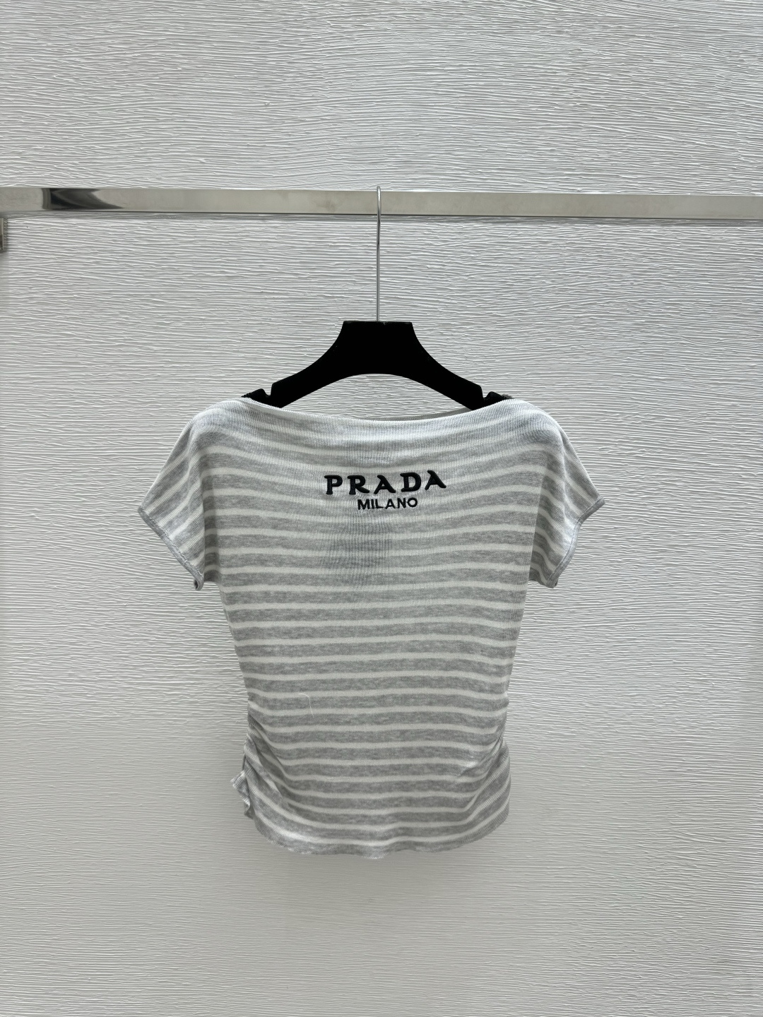 🆕P家🆕 春夏新款 撞色字母条纹针织短袖颜色：蓝色 灰色尺码：36.38.40