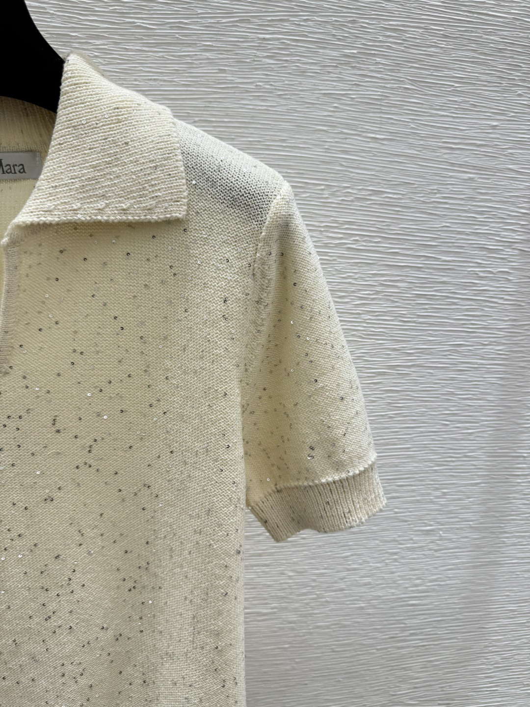 🆕Max家🆕 春夏新款 纯色珠片翻领针织短袖颜色：杏色 粉色尺码：36.38.40