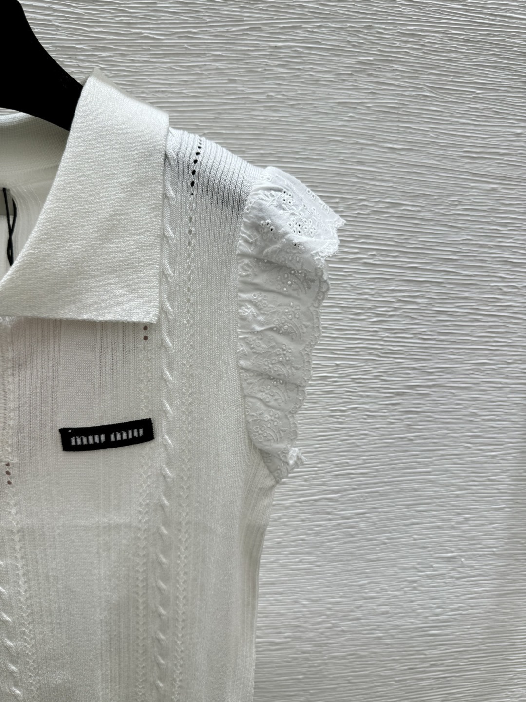 🆕M家🆕 春夏新款 撞色字花边翻领针织背心颜色：白色 黑色尺码：36.38.40