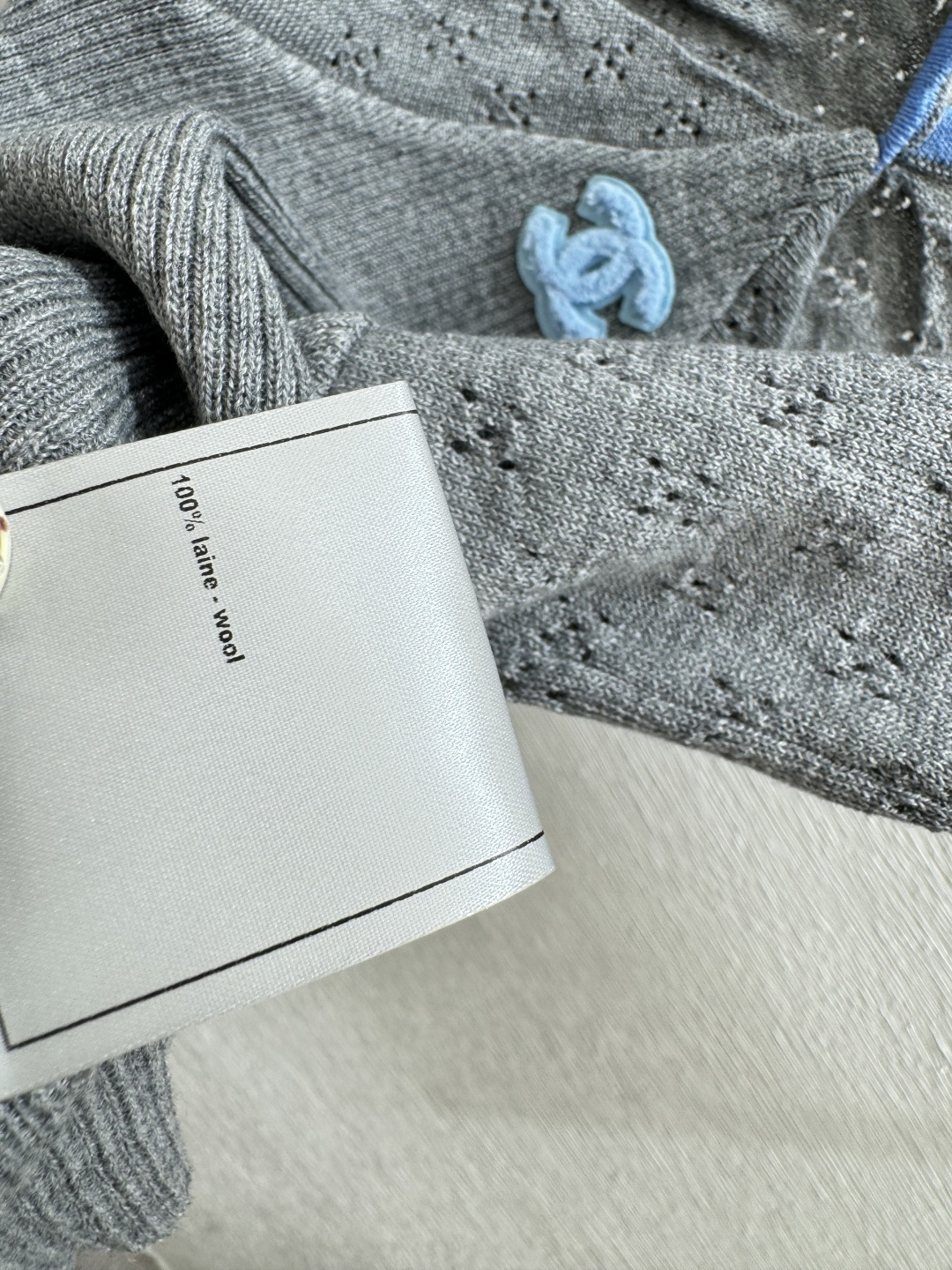 🆕CH家🆕 春夏新款 撞色简约V领针织吊带颜色：灰色 绿色尺码：36.38.40