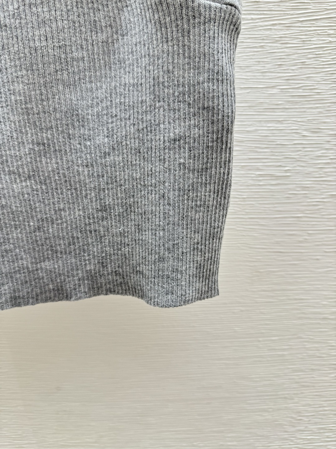 🆕CH家🆕 春夏新款 撞色简约V领针织吊带颜色：灰色 绿色尺码：36.38.40