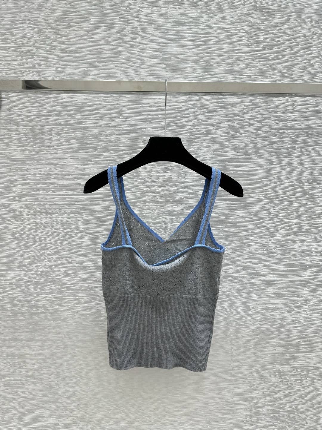 🆕CH家🆕 春夏新款 撞色简约V领针织吊带颜色：灰色 绿色尺码：36.38.40