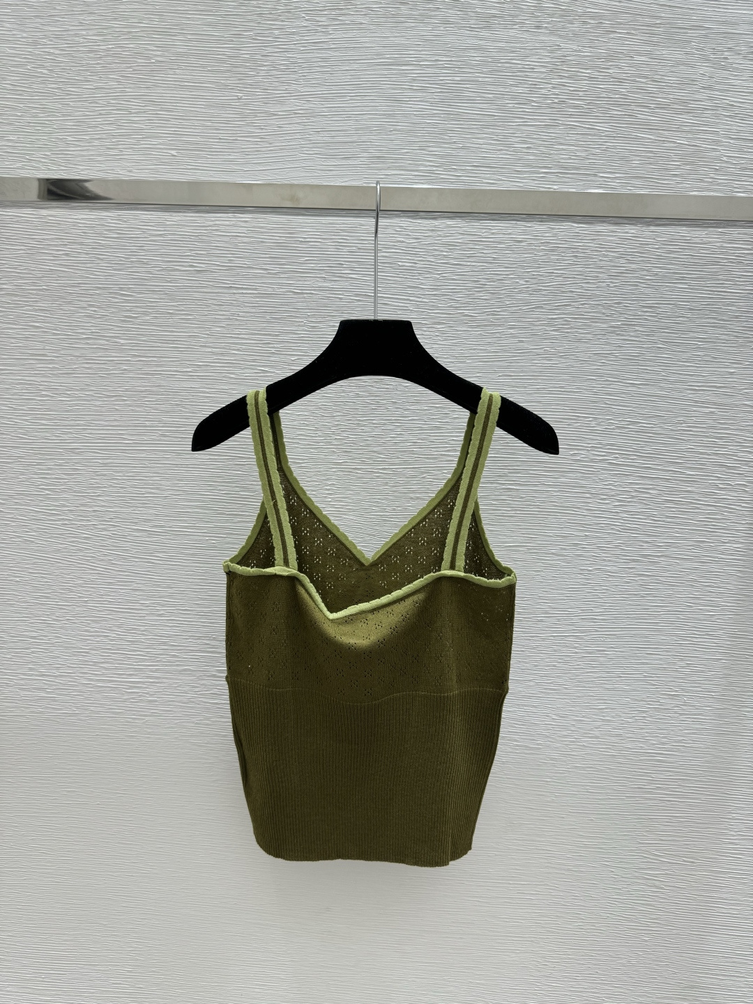 🆕CH家🆕 春夏新款 撞色简约V领针织吊带颜色：灰色 绿色尺码：36.38.40