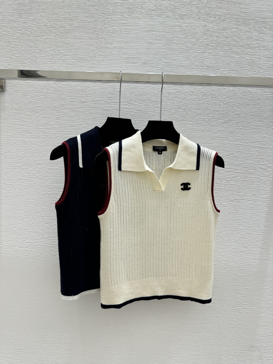 🆕CH家🆕 春夏新款 撞色翻领针织背心颜色：杏色 宝蓝尺码：36.38.40