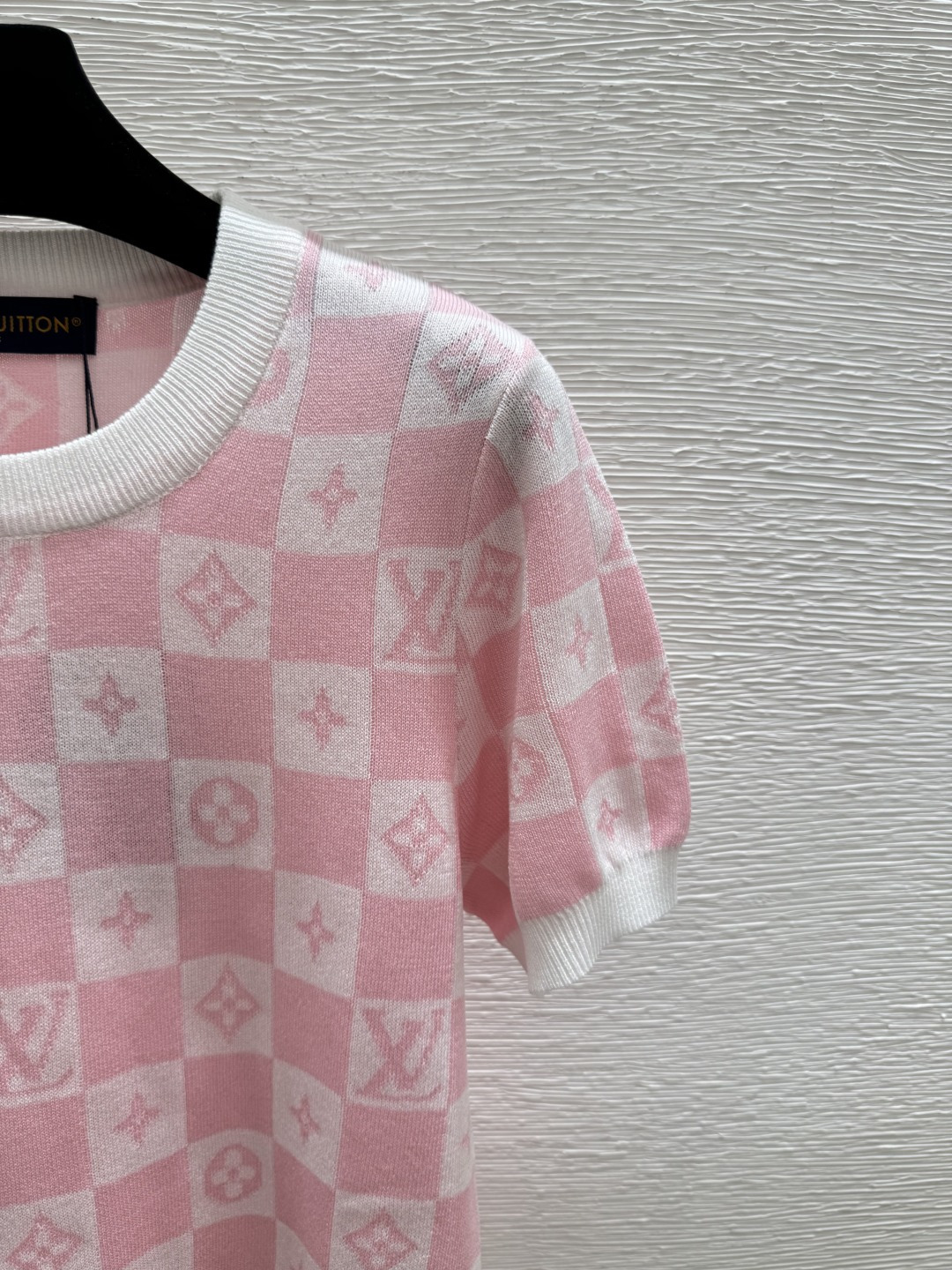 🆕L家🆕 春夏新款 撞色格子字母圆领针织短袖颜色：粉色 卡其 宝蓝尺码：36.38.40