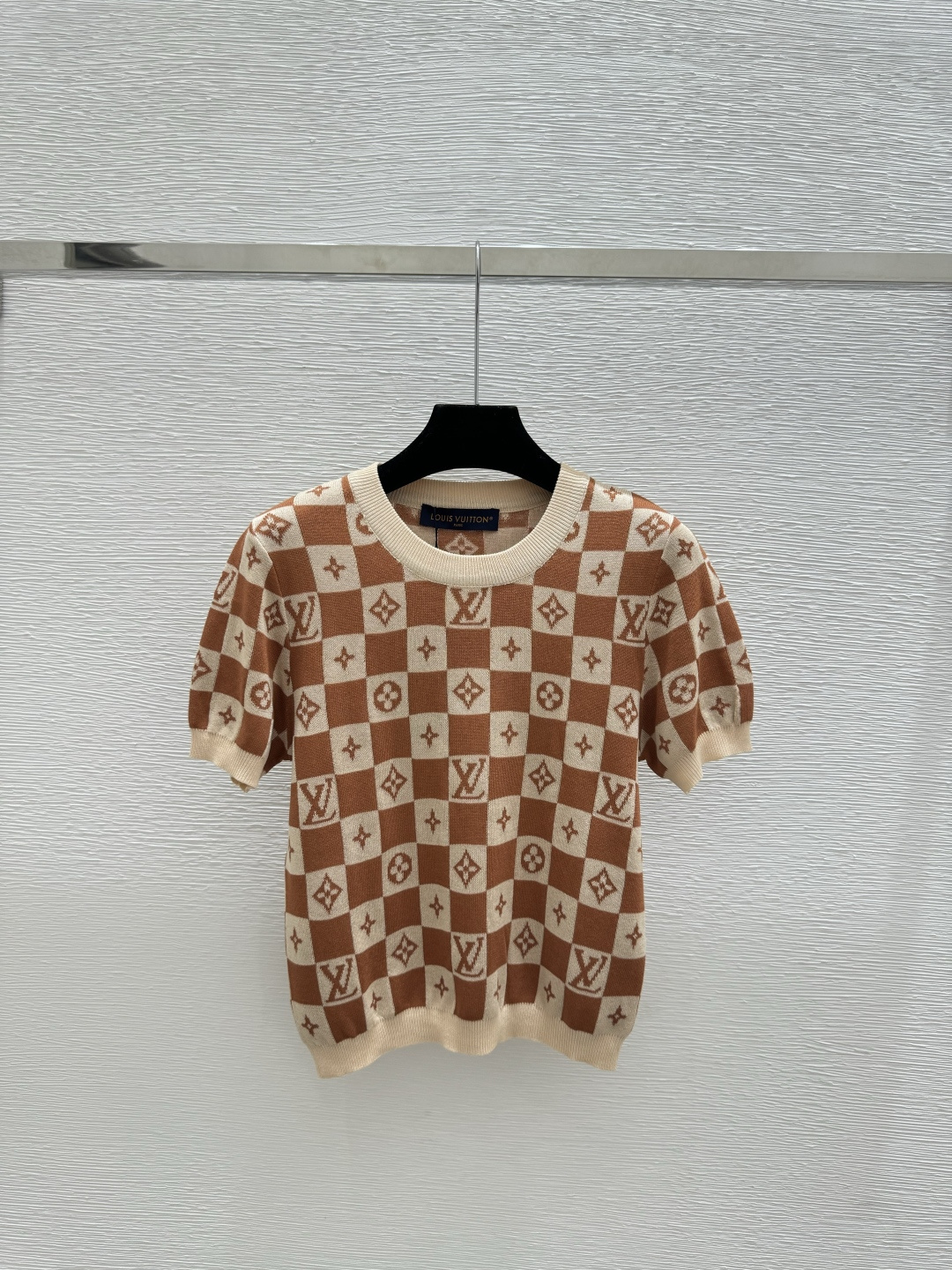 🆕L家🆕 春夏新款 撞色格子字母圆领针织短袖颜色：粉色 卡其 宝蓝尺码：36.38.40