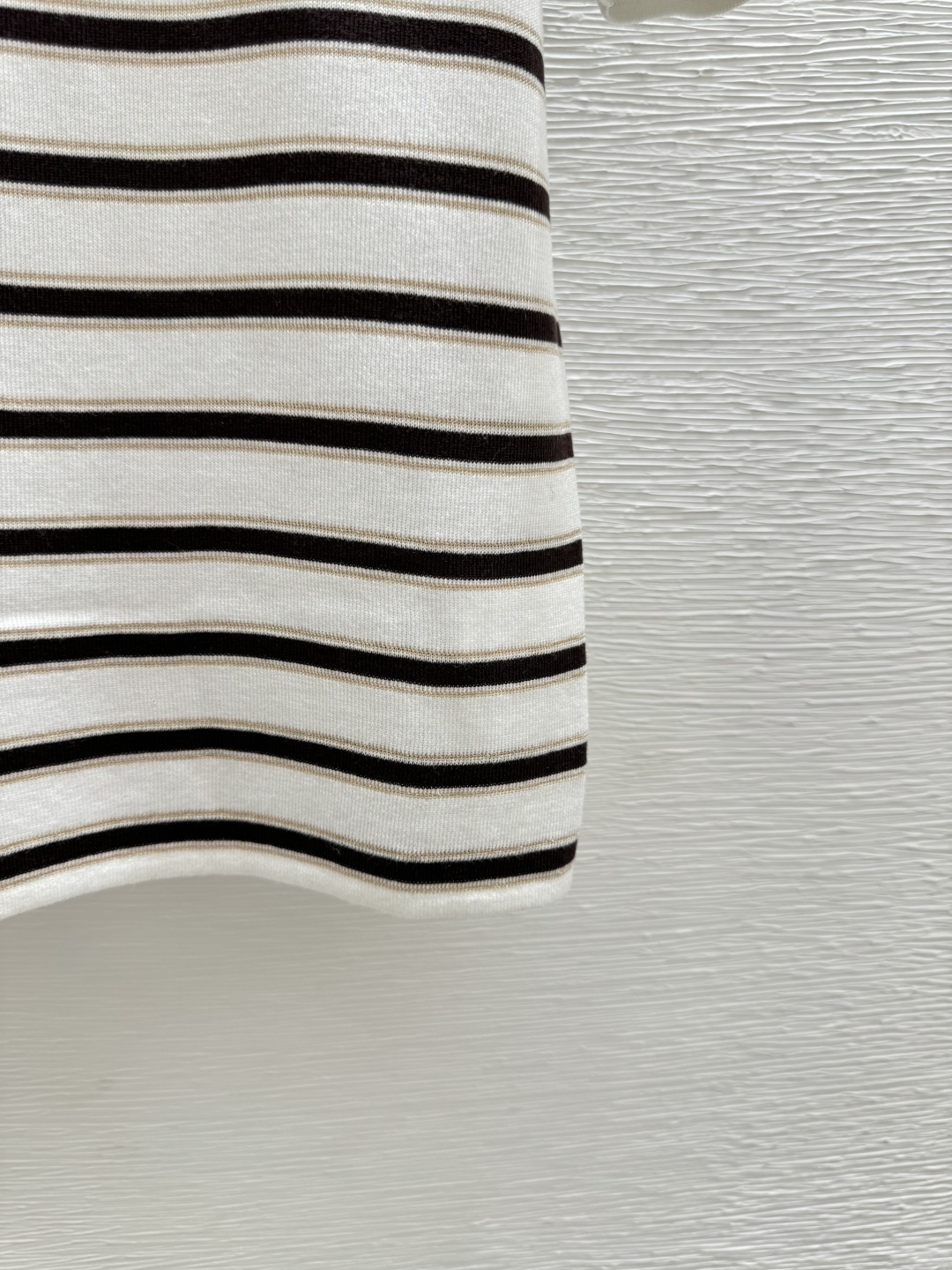 🆕BC家🆕 春夏新款 撞色条纹圆领针织短袖颜色：白色尺码：36.38.40