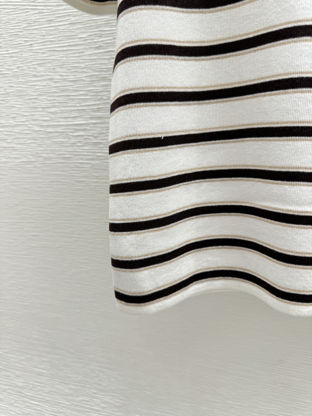 🆕BC家🆕 春夏新款 撞色条纹圆领针织短袖颜色：白色尺码：36.38.40