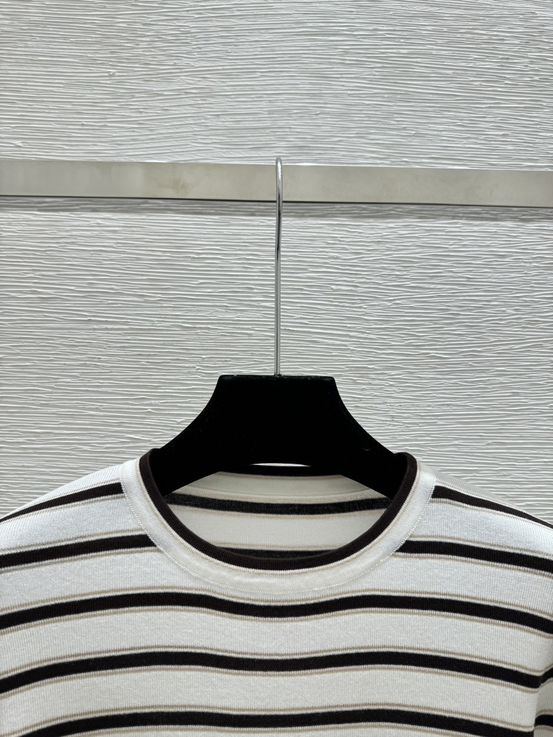 🆕BC家🆕 春夏新款 撞色条纹圆领针织短袖颜色：白色尺码：36.38.40