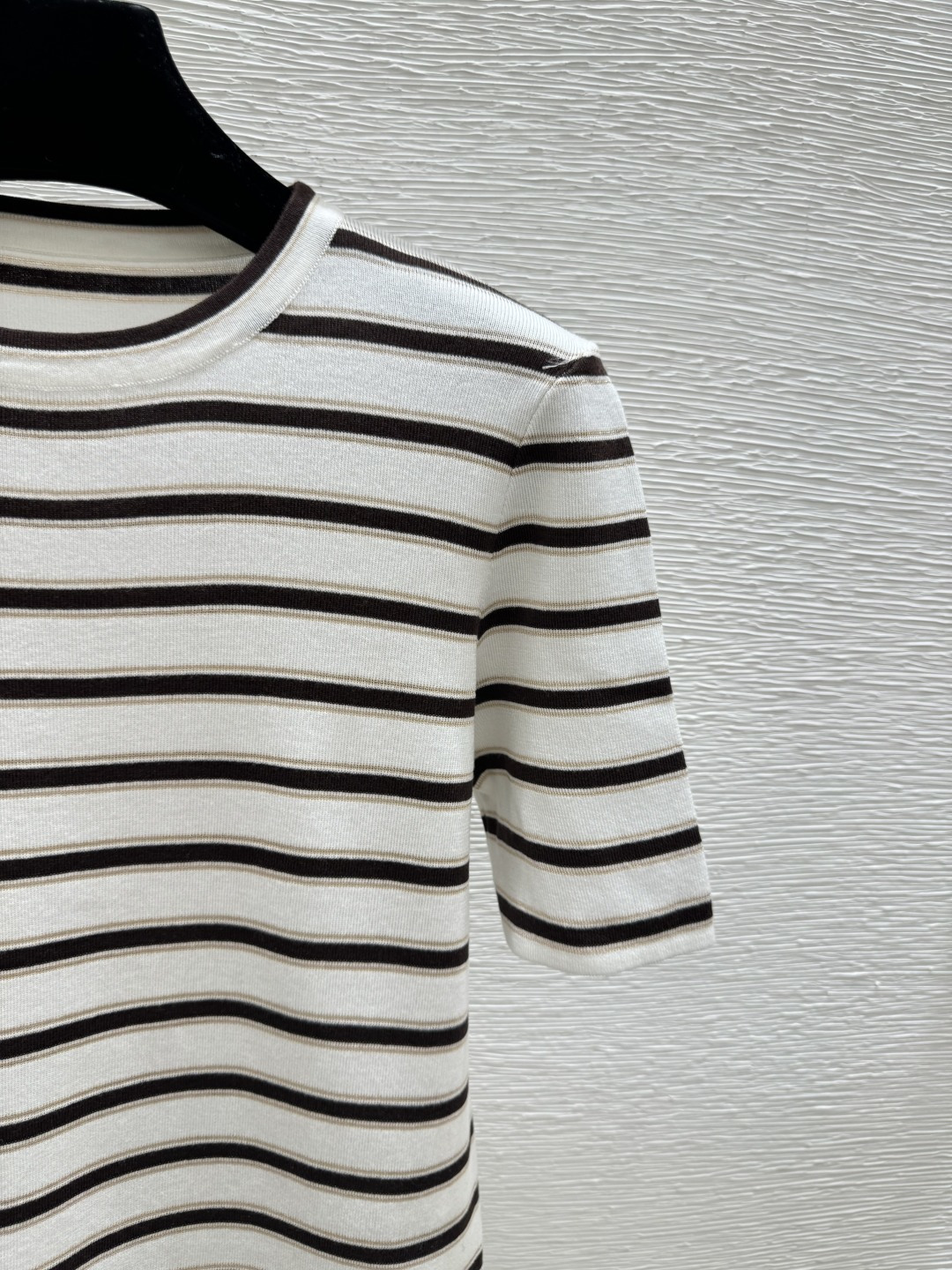 🆕BC家🆕 春夏新款 撞色条纹圆领针织短袖颜色：白色尺码：36.38.40