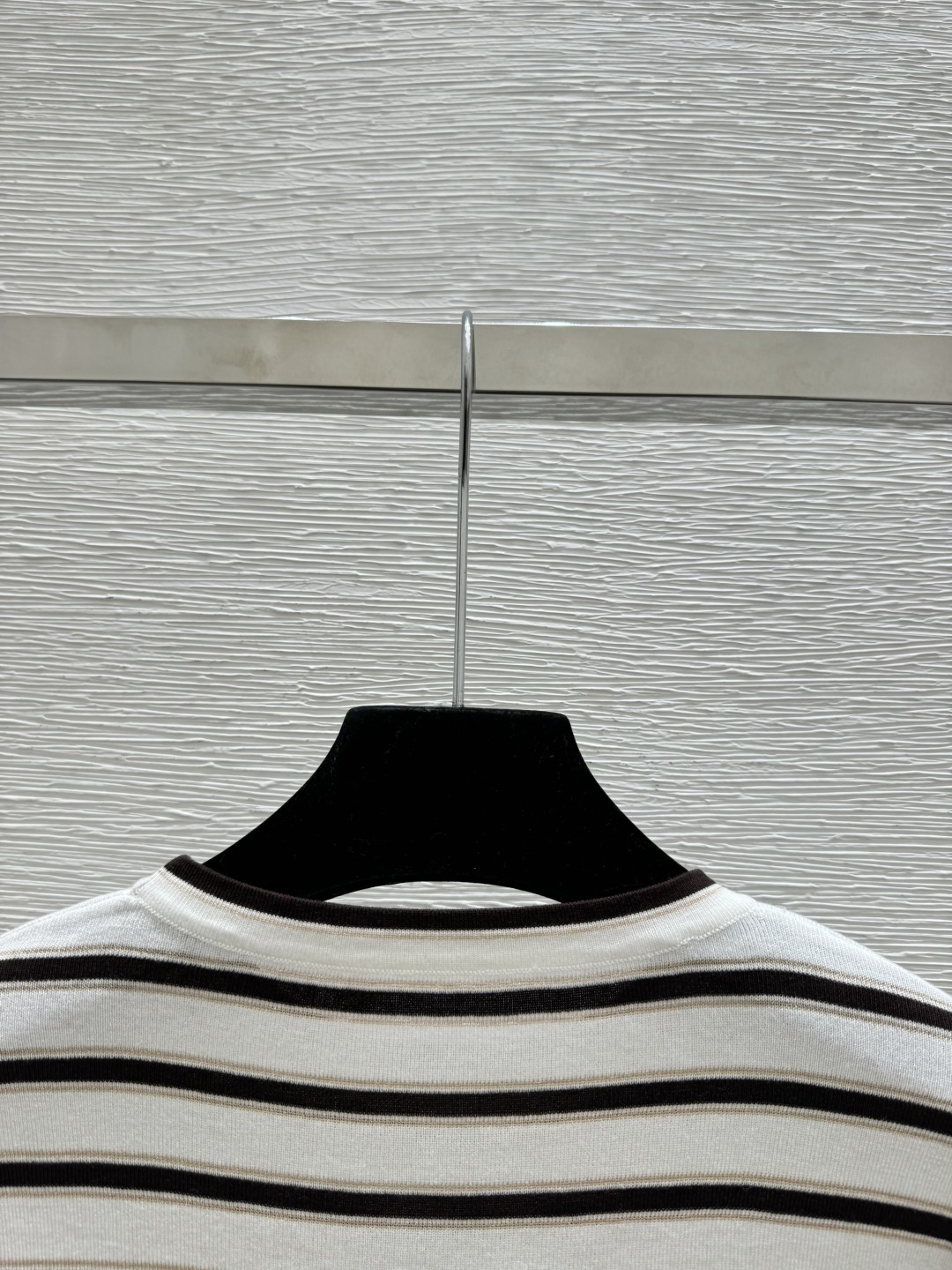 🆕BC家🆕 春夏新款 撞色条纹圆领针织短袖颜色：白色尺码：36.38.40