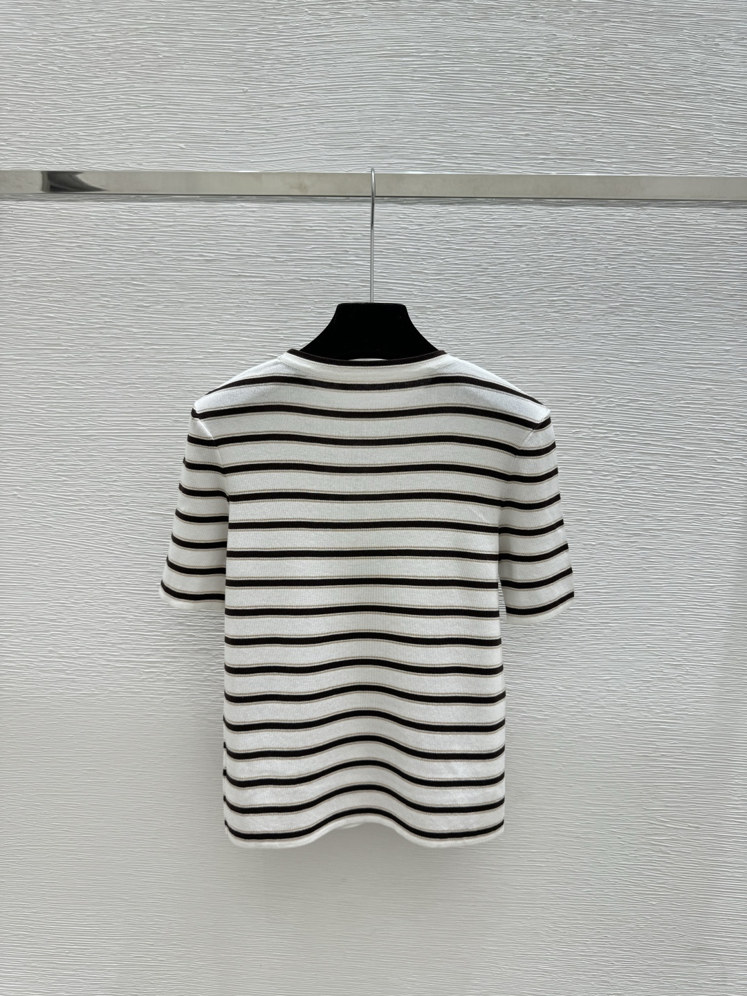 🆕BC家🆕 春夏新款 撞色条纹圆领针织短袖颜色：白色尺码：36.38.40