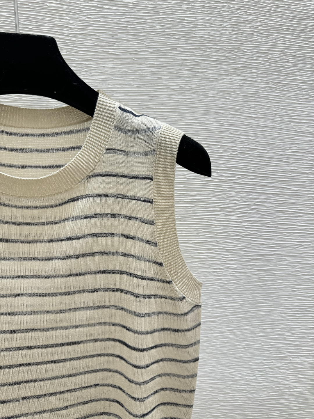 🆕BC家🆕 春夏新款 撞色条纹圆领针织背心颜色：杏色尺码：36.38.40