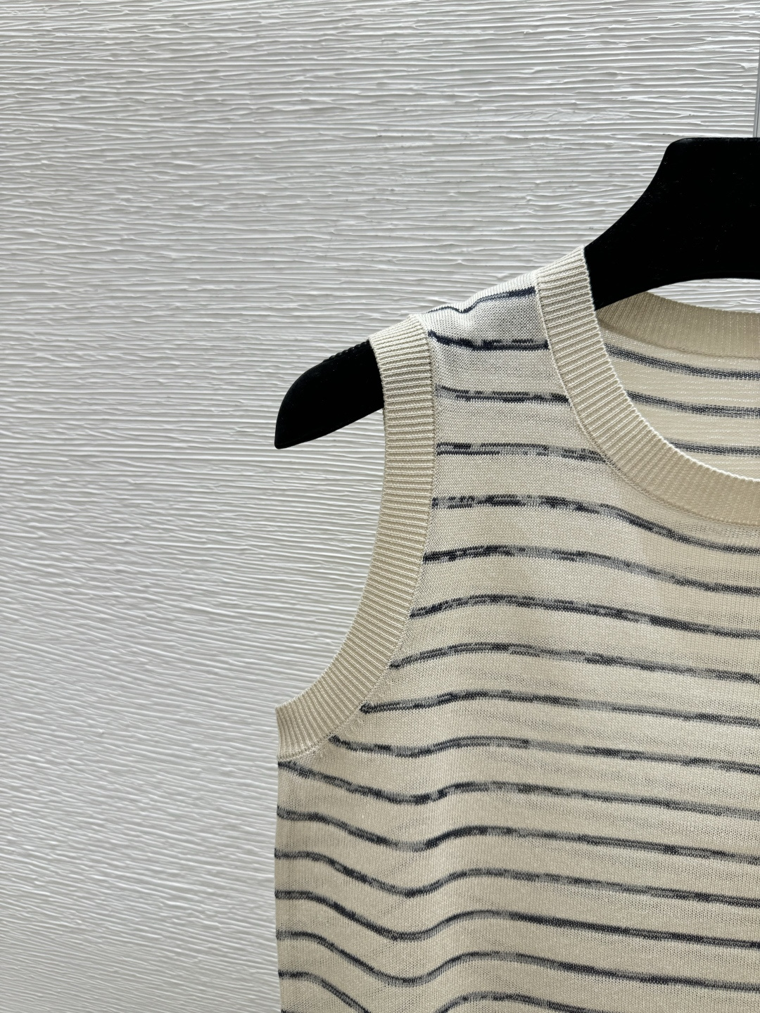 🆕BC家🆕 春夏新款 撞色条纹圆领针织背心颜色：杏色尺码：36.38.40