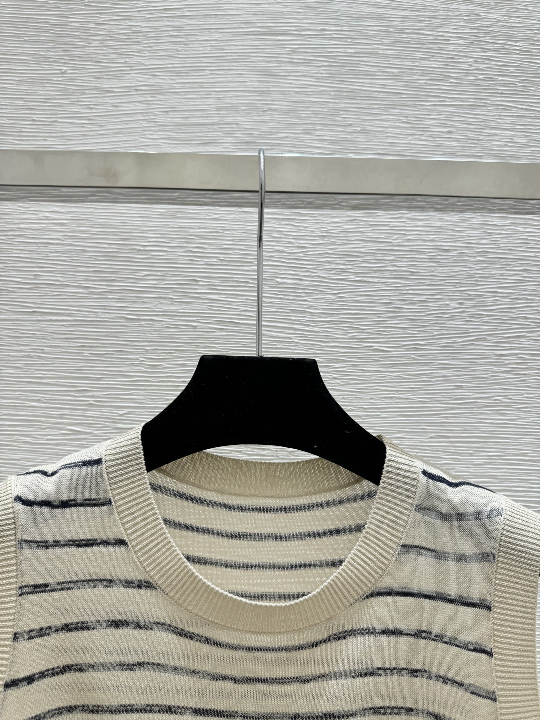 🆕BC家🆕 春夏新款 撞色条纹圆领针织背心颜色：杏色尺码：36.38.40