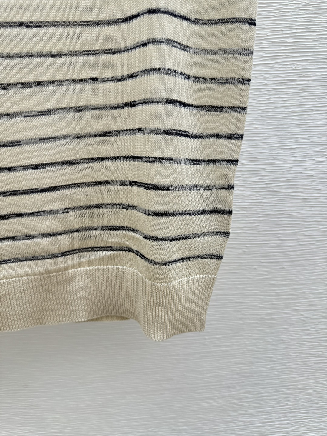 🆕BC家🆕 春夏新款 撞色条纹圆领针织背心颜色：杏色尺码：36.38.40