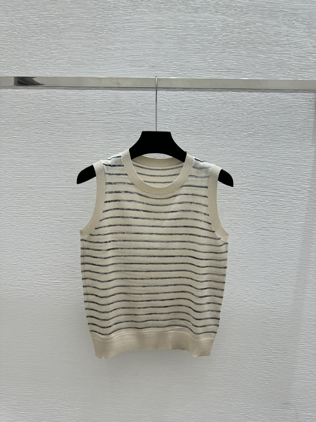 🆕BC家🆕 春夏新款 撞色条纹圆领针织背心颜色：杏色尺码：36.38.40