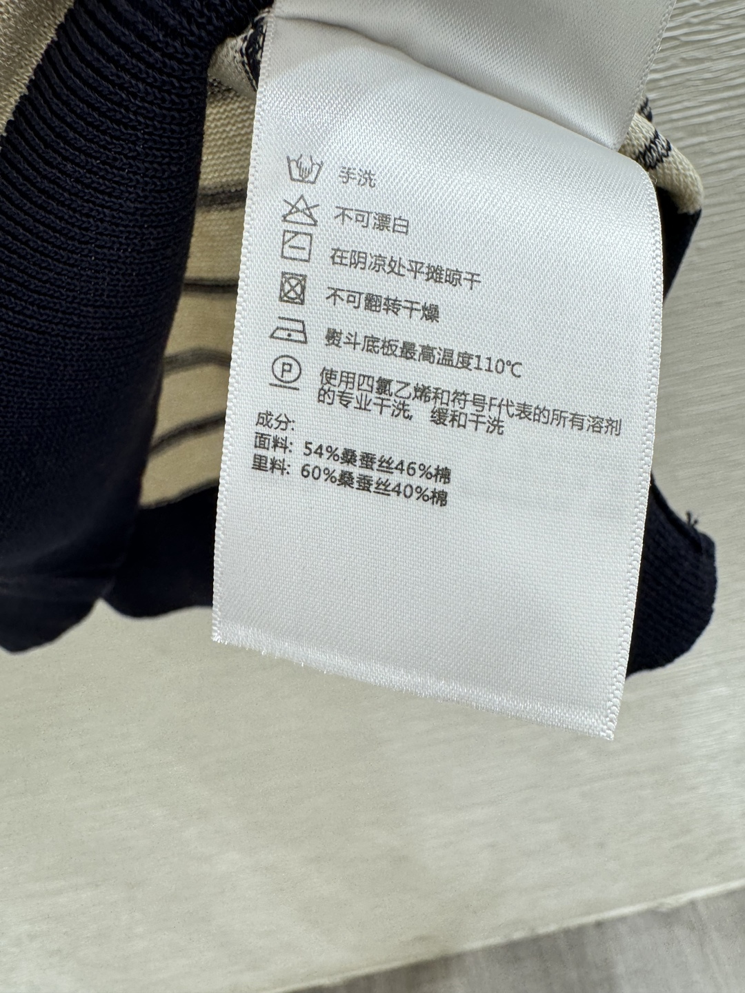 🆕BC家🆕 春夏新款 撞色条纹圆领针织短袖颜色：杏色尺码：36.38.40