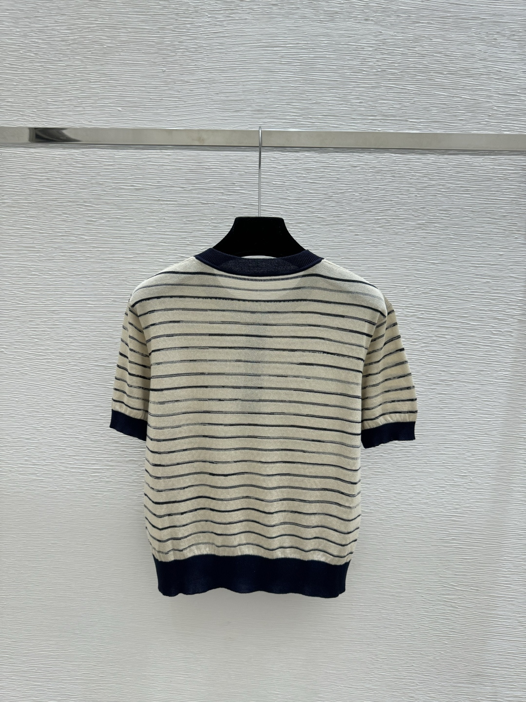 🆕BC家🆕 春夏新款 撞色条纹圆领针织短袖颜色：杏色尺码：36.38.40