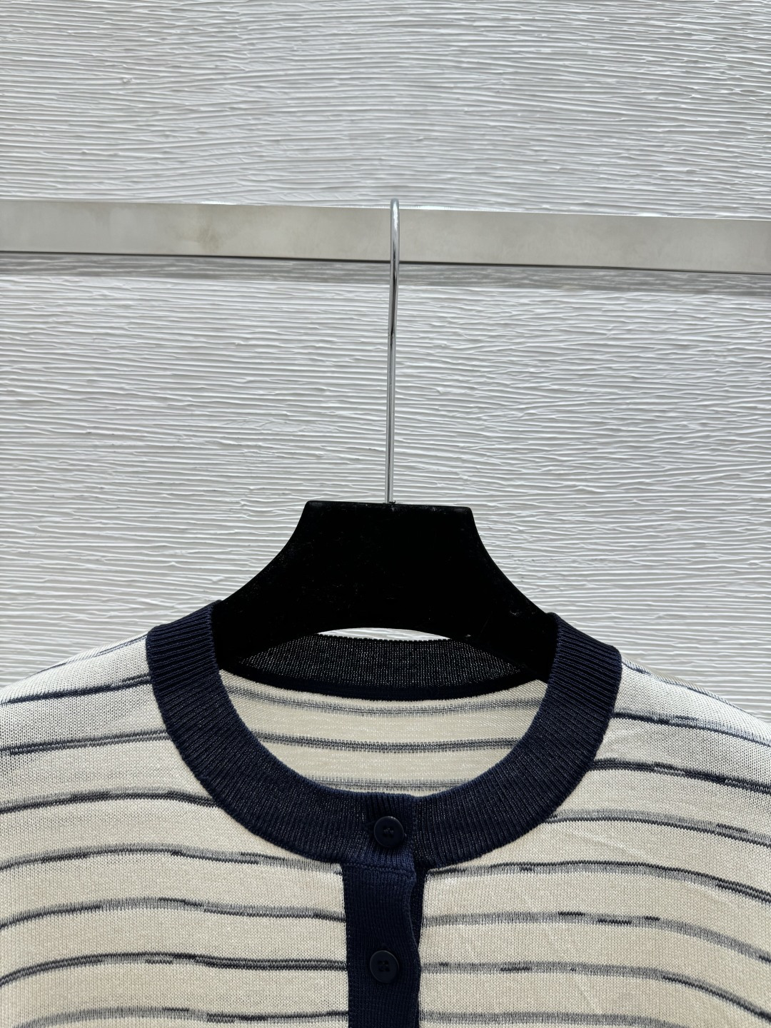 🆕BC家🆕 春夏新款 撞色条纹圆领针织短袖颜色：杏色尺码：36.38.40