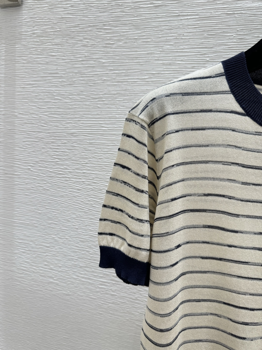 🆕BC家🆕 春夏新款 撞色条纹圆领针织短袖颜色：杏色尺码：36.38.40