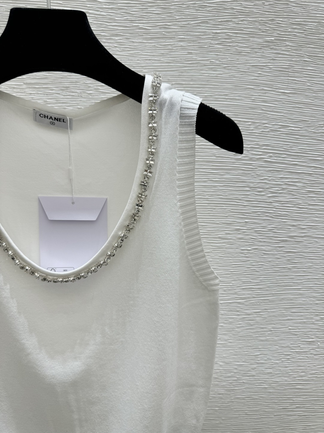 🆕CH家🆕 春夏新款 纯色重工钉珠圆领针织背心颜色：白色 尺码：36.38.40