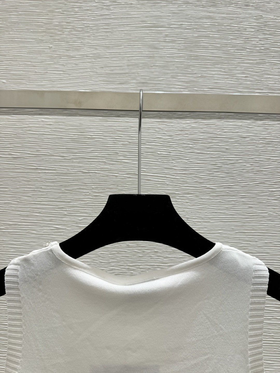 🆕CH家🆕 春夏新款 纯色重工钉珠圆领针织背心颜色：白色 尺码：36.38.40