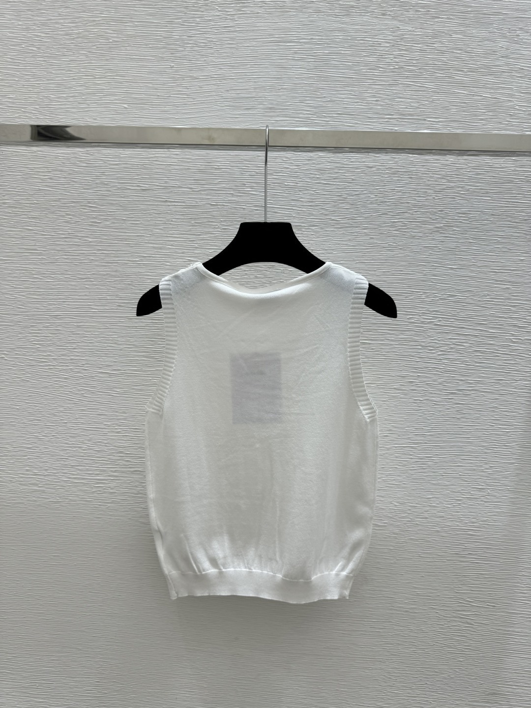 🆕CH家🆕 春夏新款 纯色重工钉珠圆领针织背心颜色：白色 尺码：36.38.40