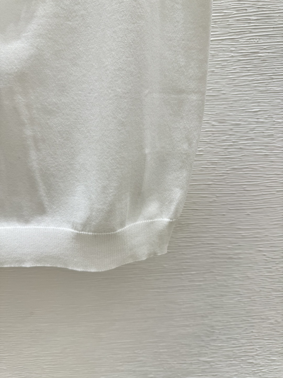 🆕CH家🆕 春夏新款 纯色重工钉珠圆领针织背心颜色：白色 尺码：36.38.40