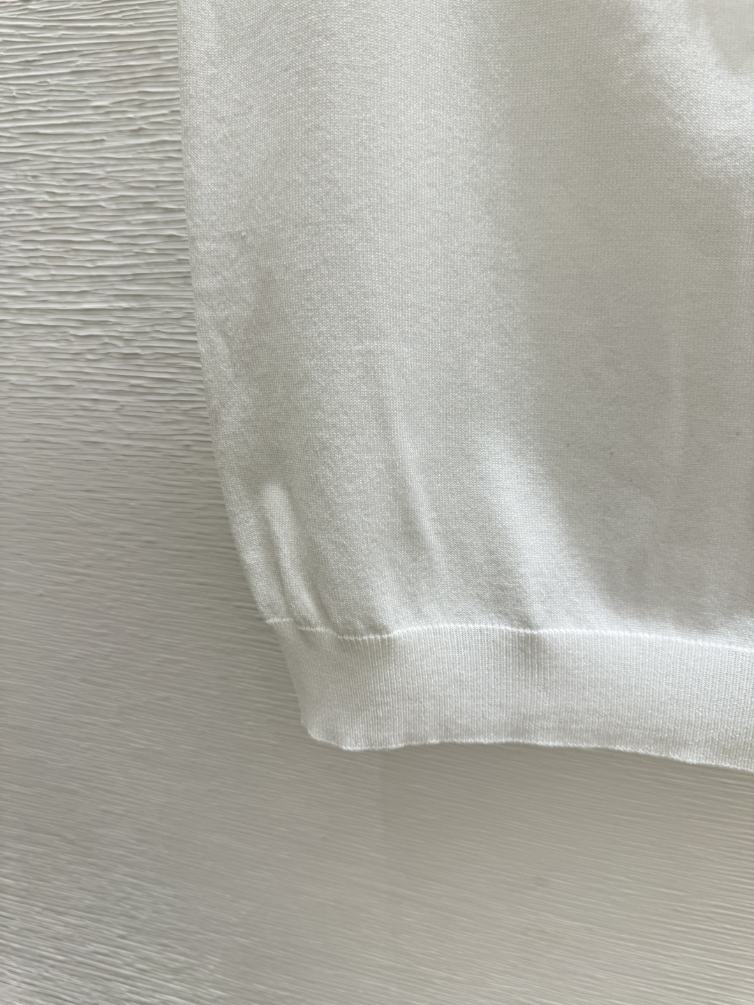 🆕CH家🆕 春夏新款 纯色重工钉珠圆领针织背心颜色：白色 尺码：36.38.40