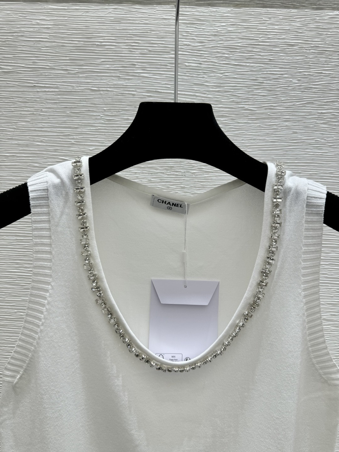 🆕CH家🆕 春夏新款 纯色重工钉珠圆领针织背心颜色：白色 尺码：36.38.40