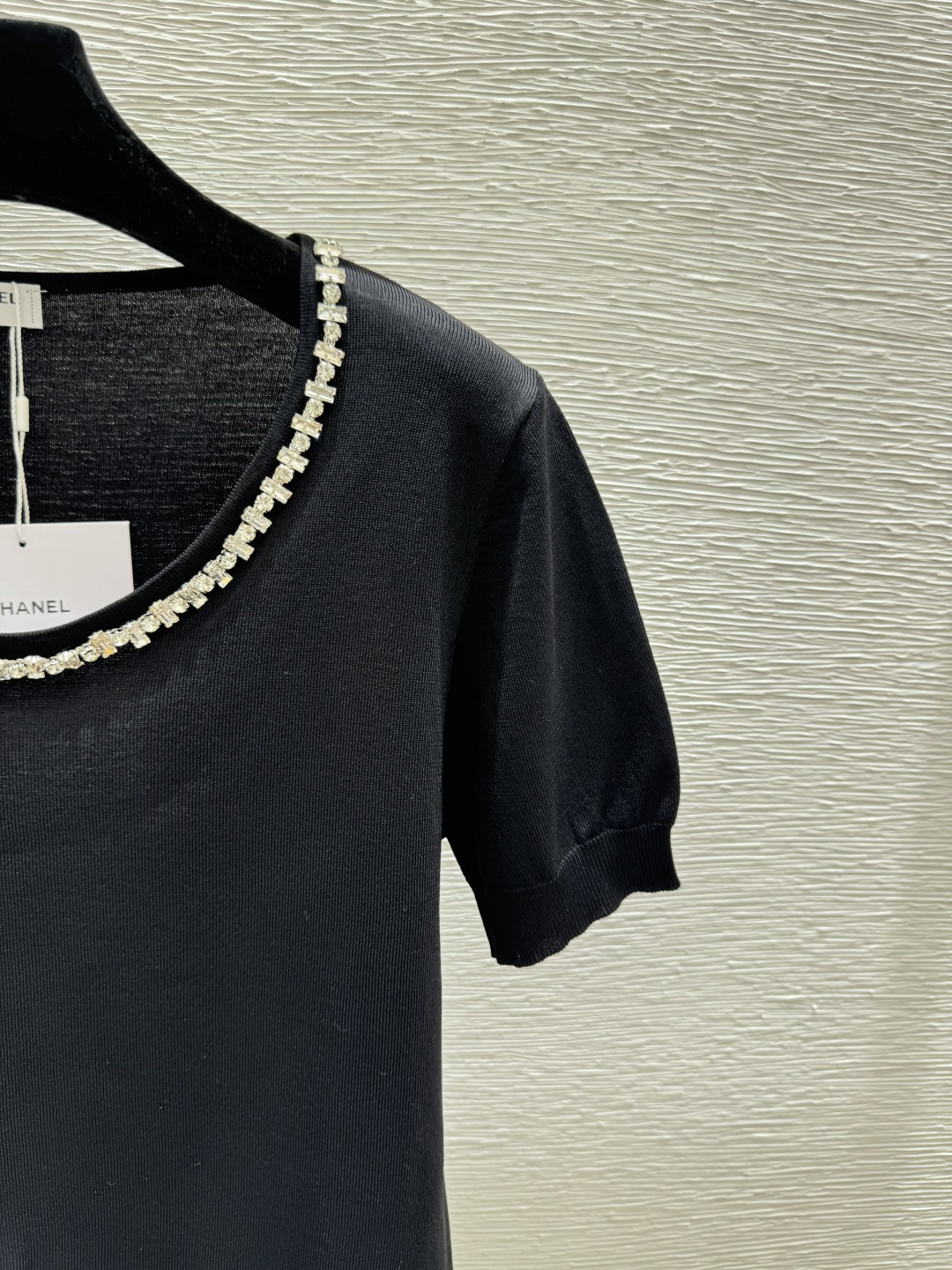 🆕CH家🆕 春夏新款 纯色重工钉珠圆领针织短袖颜色：白色 黑色尺码：36.38.40