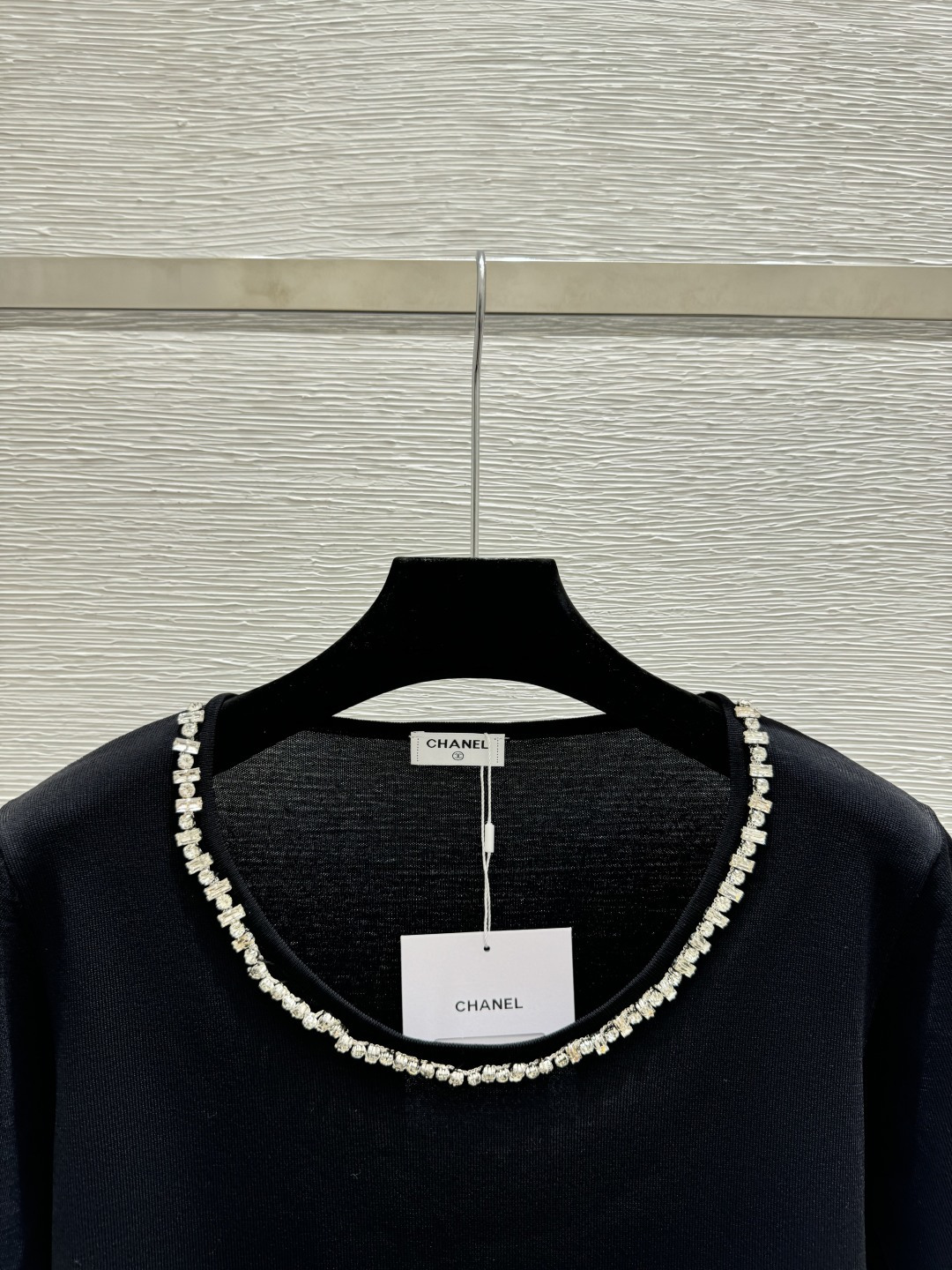 🆕CH家🆕 春夏新款 纯色重工钉珠圆领针织短袖颜色：白色 黑色尺码：36.38.40