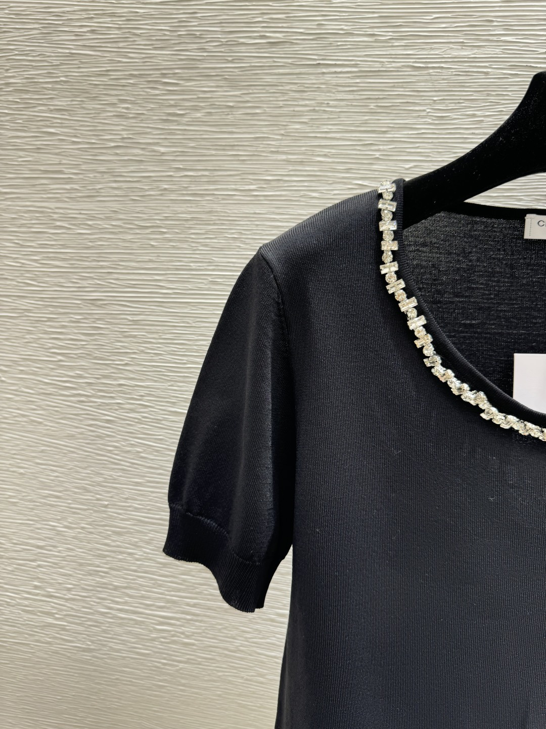 🆕CH家🆕 春夏新款 纯色重工钉珠圆领针织短袖颜色：白色 黑色尺码：36.38.40