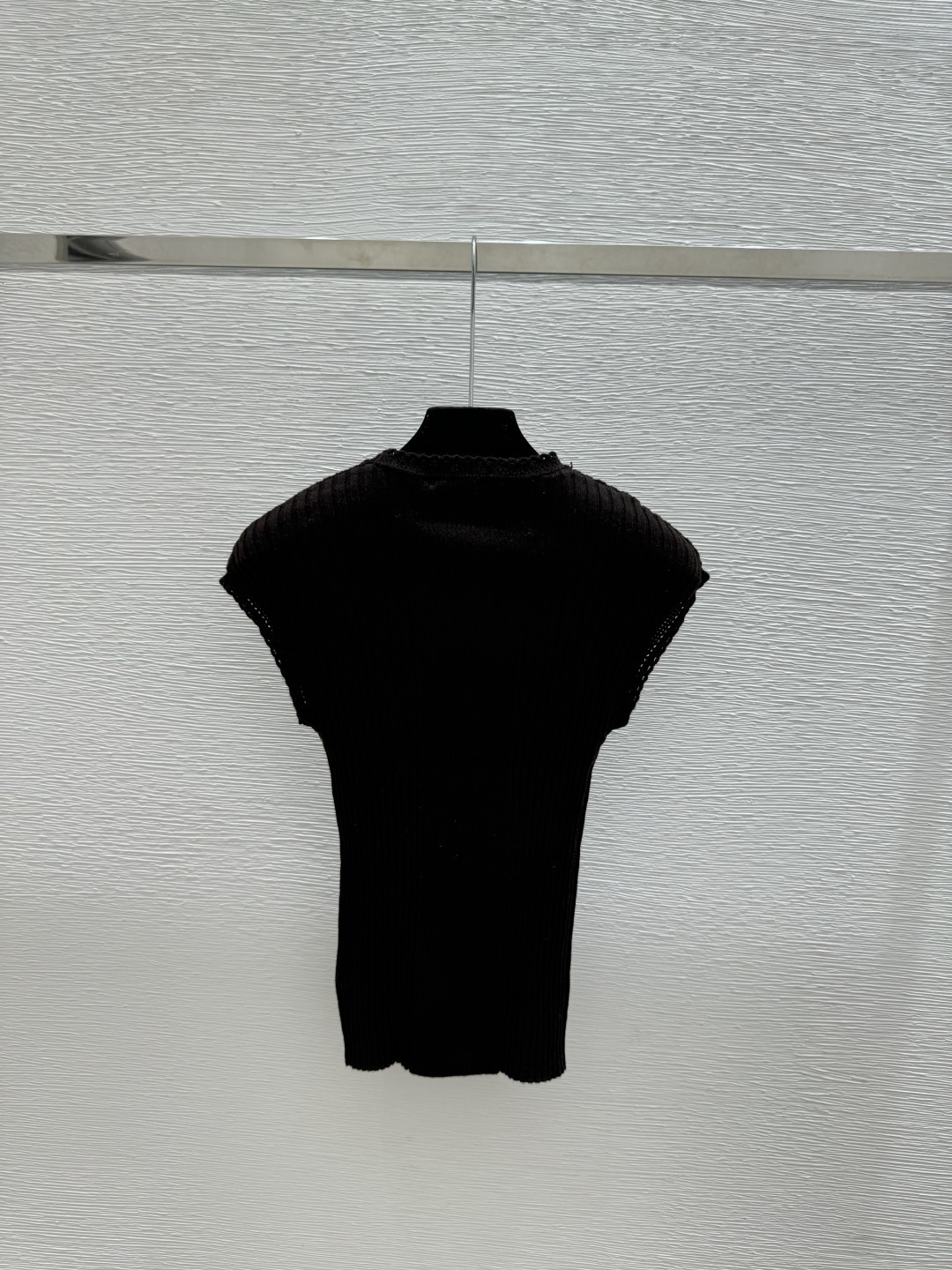 🆕M家🆕 春夏新款 纯色简约圆领针织背心颜色：白色 黑色尺码：36.38.40