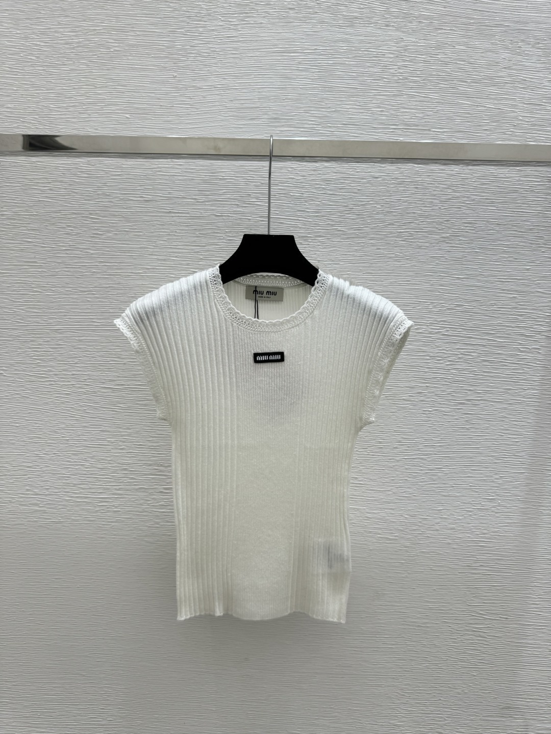 🆕M家🆕 春夏新款 纯色简约圆领针织背心颜色：白色 黑色尺码：36.38.40