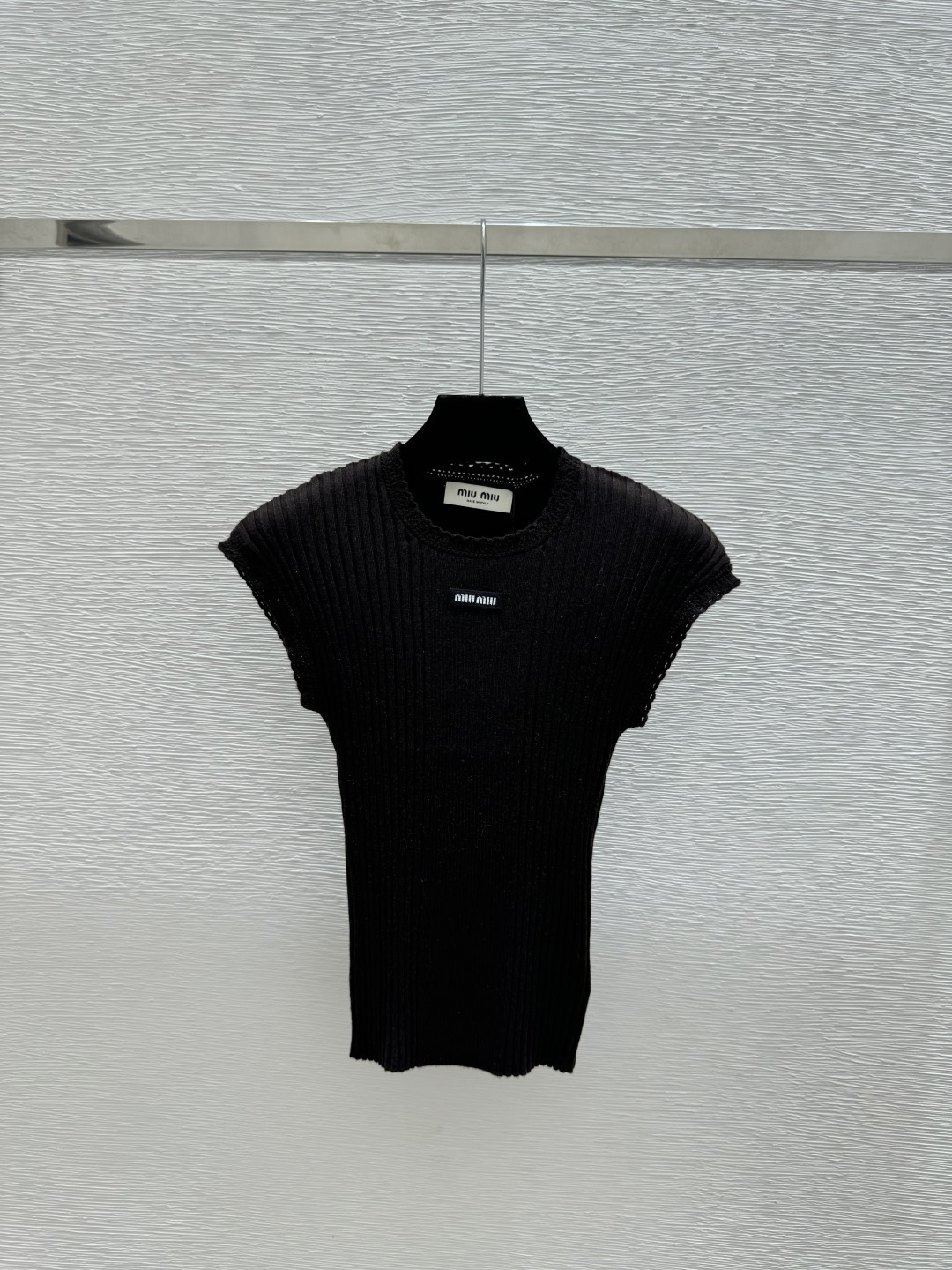 🆕M家🆕 春夏新款 纯色简约圆领针织背心颜色：白色 黑色尺码：36.38.40