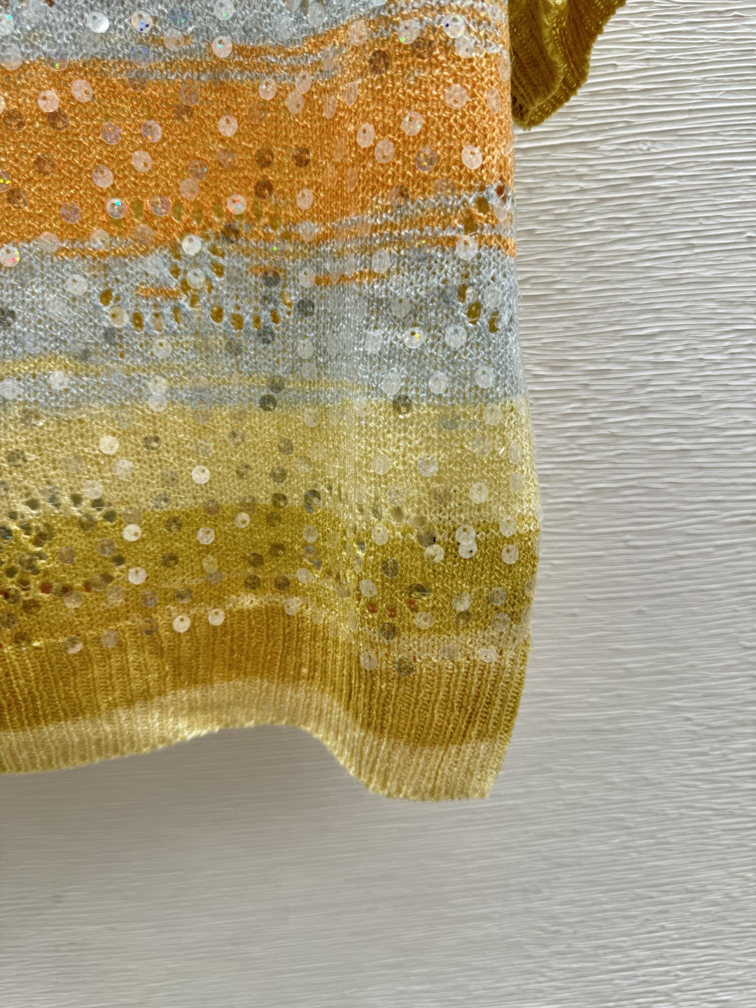 🆕M家🆕 春夏新款 撞色条纹镂空珠片圆领针织短袖颜色：黄色 蓝色尺码：36.38.40