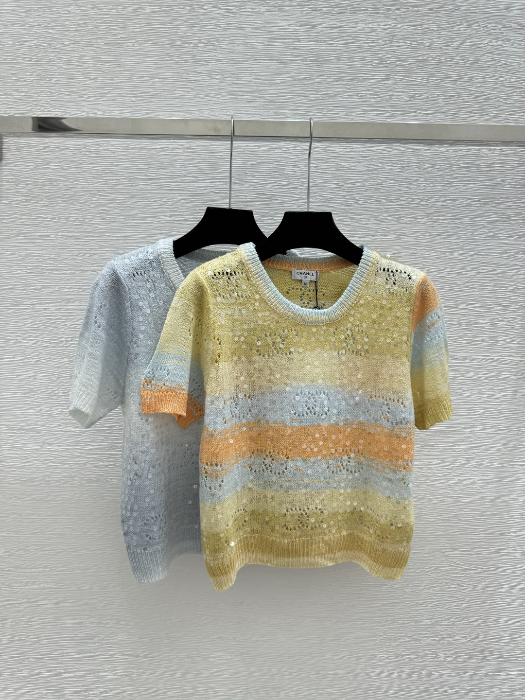 🆕M家🆕 春夏新款 撞色条纹镂空珠片圆领针织短袖颜色：黄色 蓝色尺码：36.38.40